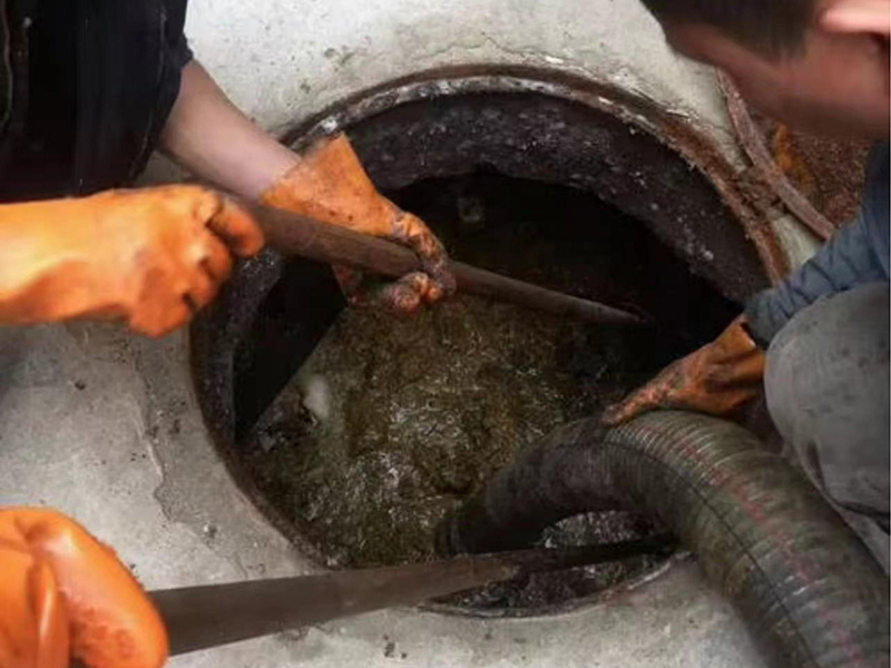 建昌清理化粪池时如何避免沼气的危害?